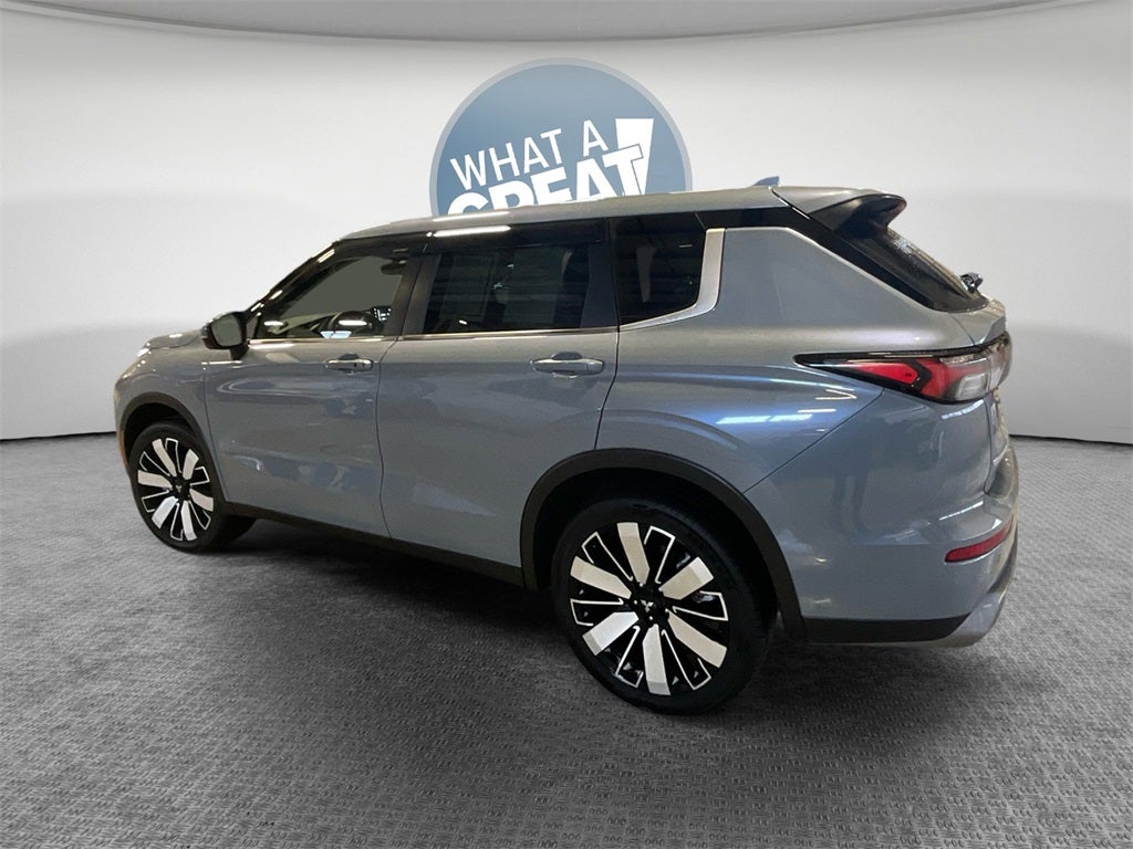 2025 Mitsubishi Outlander Base