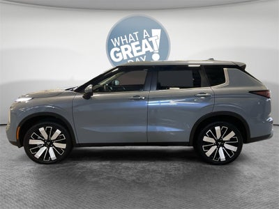 2025 Mitsubishi Outlander Base