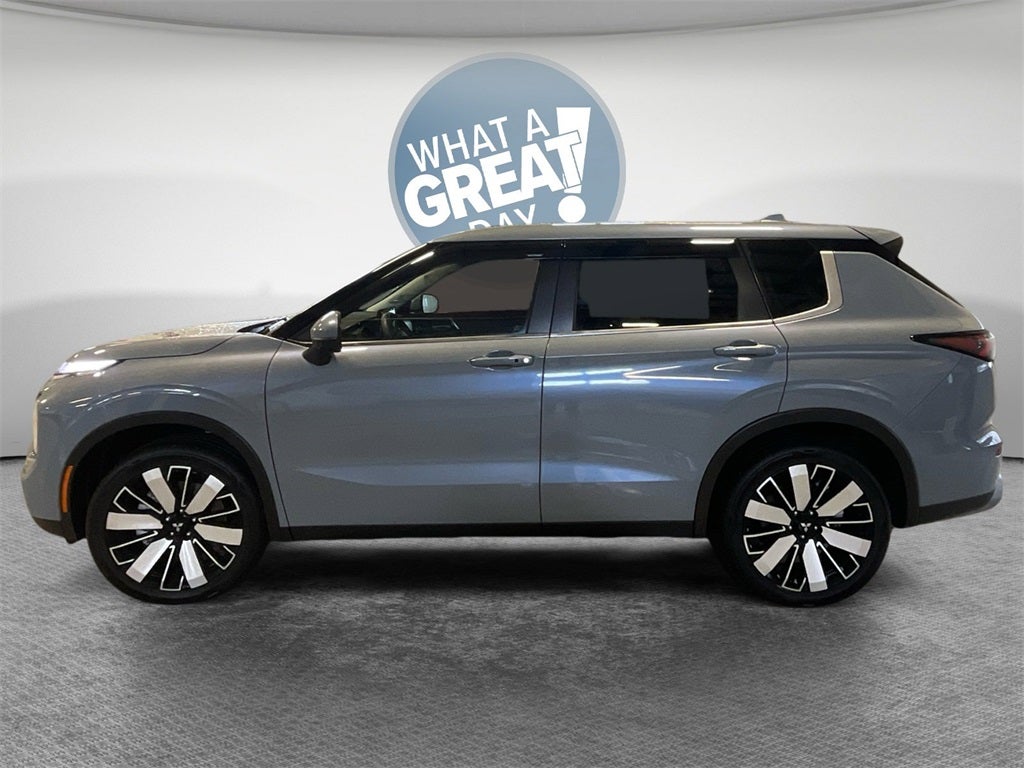 2025 Mitsubishi Outlander Base