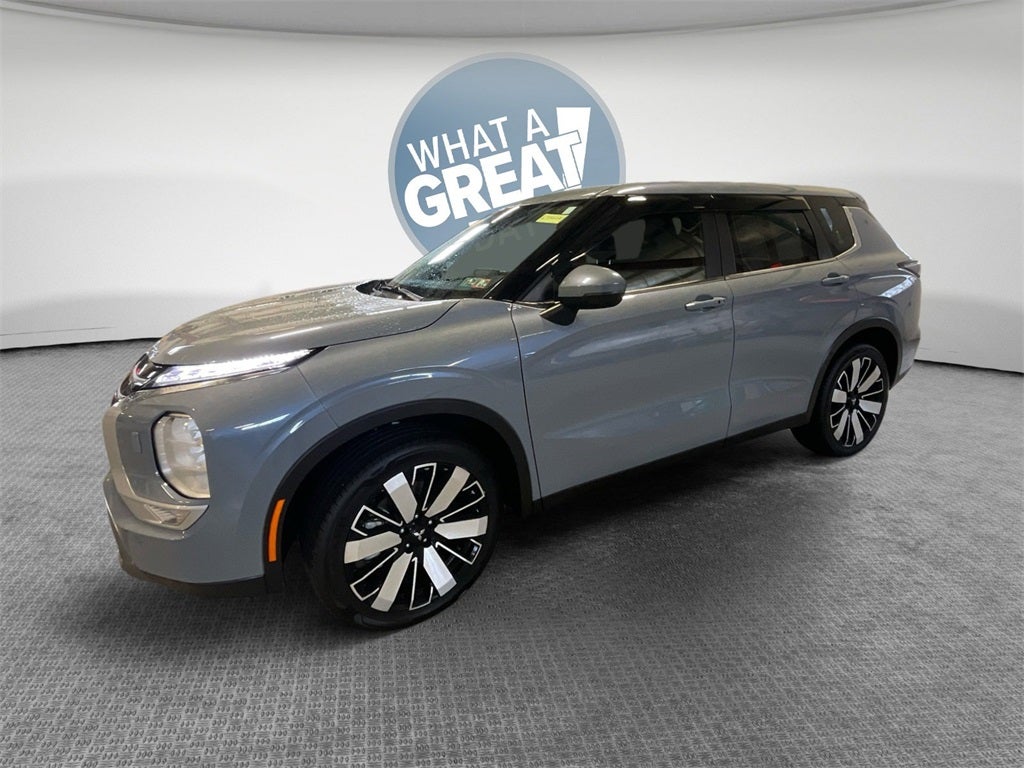 2025 Mitsubishi Outlander Base