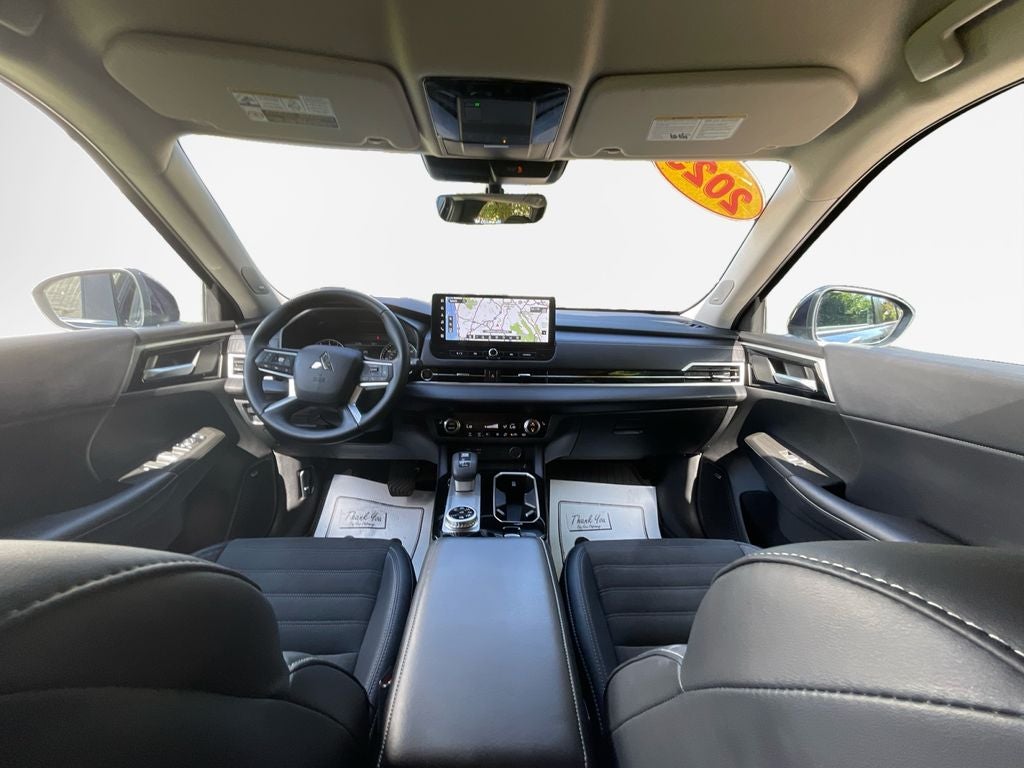 2025 Mitsubishi Outlander SE