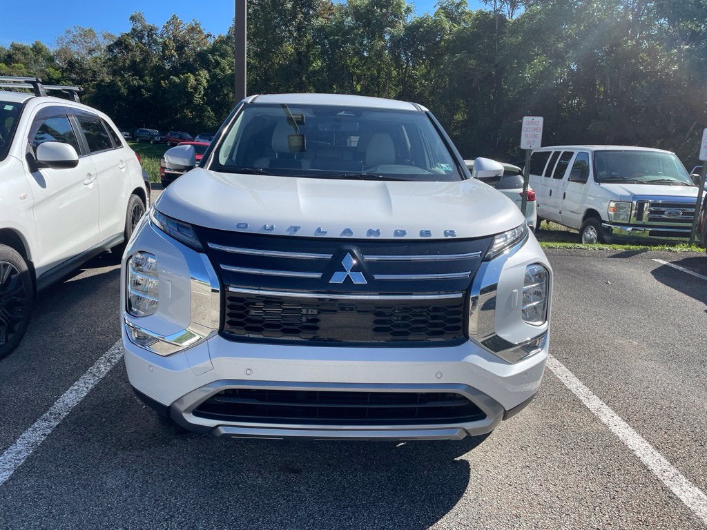 2026 Mitsubishi Outlander Base