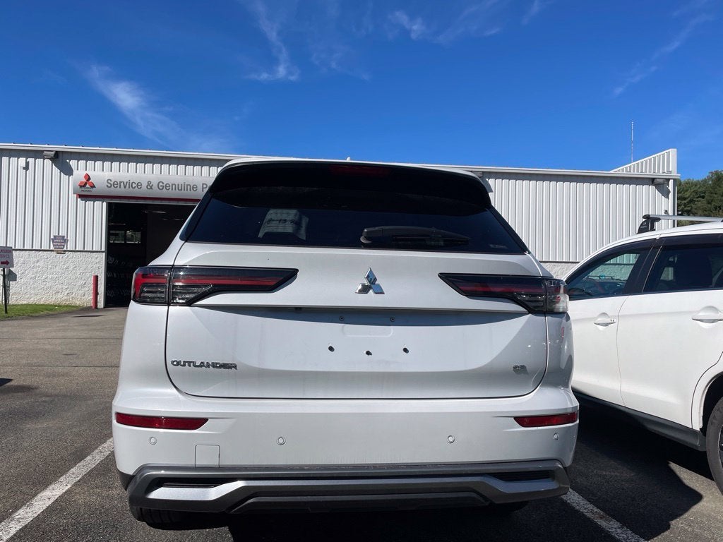 2026 Mitsubishi Outlander Base