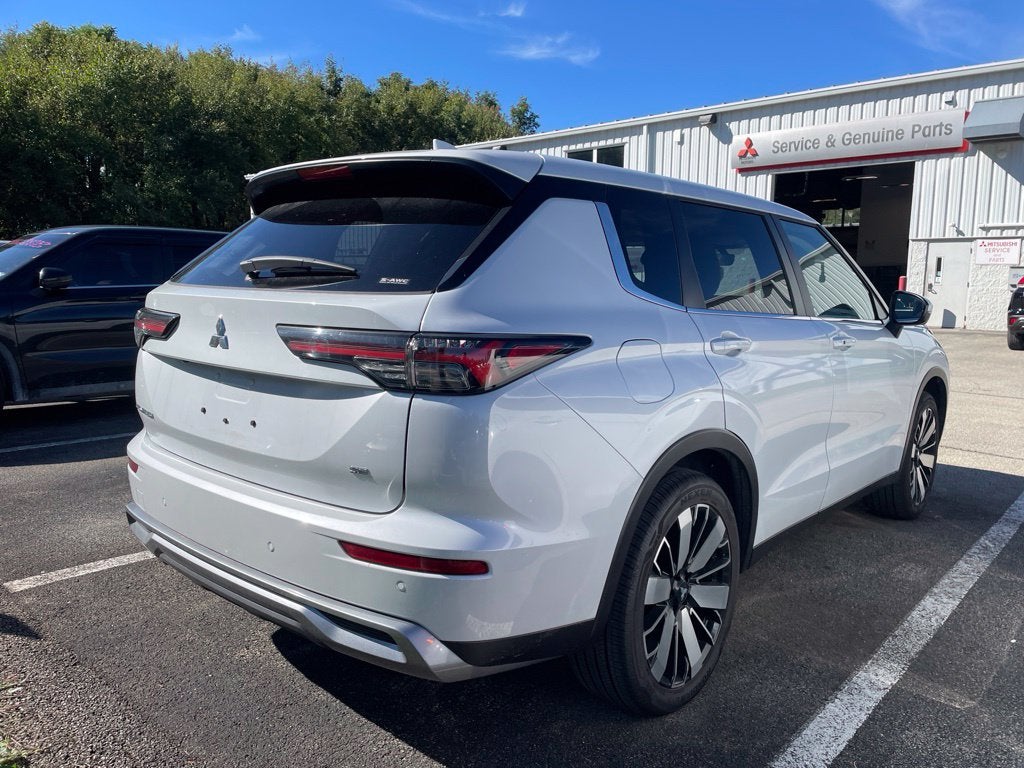 2026 Mitsubishi Outlander Base
