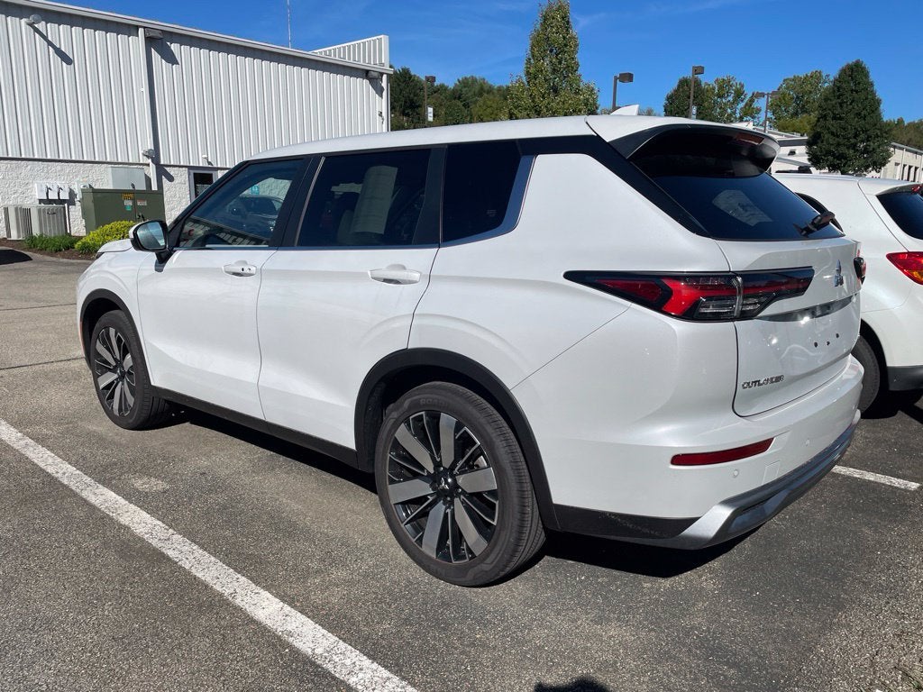 2026 Mitsubishi Outlander Base